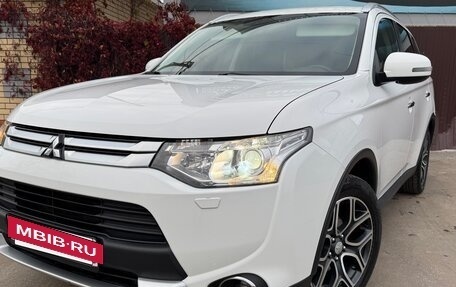 Mitsubishi Outlander III рестайлинг 3, 2014 год, 1 700 000 рублей, 9 фотография