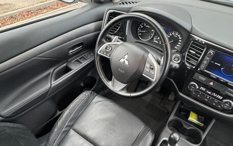 Mitsubishi Outlander III рестайлинг 3, 2014 год, 1 700 000 рублей, 17 фотография