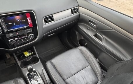 Mitsubishi Outlander III рестайлинг 3, 2014 год, 1 700 000 рублей, 19 фотография