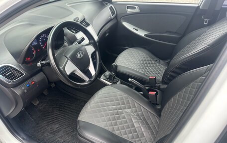 Hyundai Solaris II рестайлинг, 2013 год, 730 000 рублей, 14 фотография