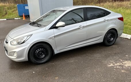 Hyundai Solaris II рестайлинг, 2011 год, 830 000 рублей, 3 фотография