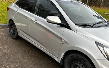 Hyundai Solaris II рестайлинг, 2011 год, 830 000 рублей, 14 фотография