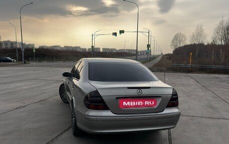 Mercedes-Benz E-Класс, 2005 год, 910 000 рублей, 4 фотография