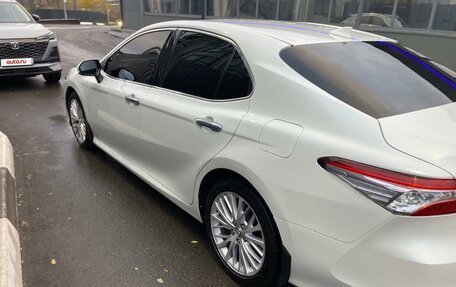 Toyota Camry, 2018 год, 3 150 000 рублей, 2 фотография