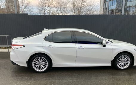 Toyota Camry, 2018 год, 3 150 000 рублей, 7 фотография