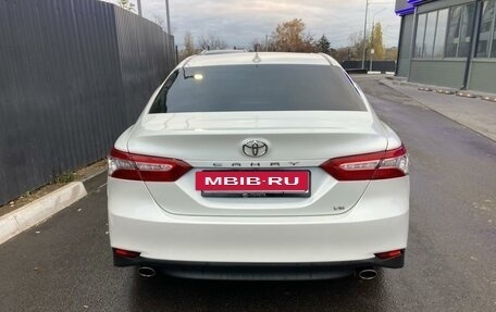 Toyota Camry, 2018 год, 3 150 000 рублей, 4 фотография