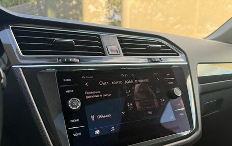 Volkswagen Tiguan II, 2017 год, 1 890 000 рублей, 10 фотография