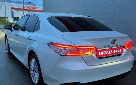 Toyota Camry, 2020 год, 2 950 000 рублей, 7 фотография