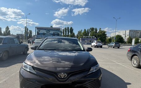 Toyota Camry, 2020 год, 1 900 000 рублей, 1 фотография