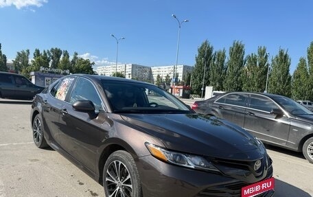 Toyota Camry, 2020 год, 1 900 000 рублей, 3 фотография