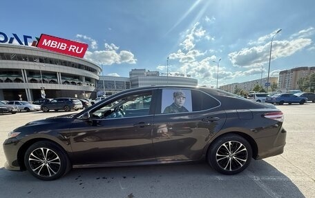 Toyota Camry, 2020 год, 1 900 000 рублей, 2 фотография