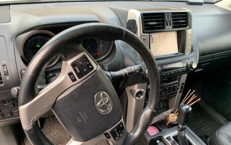 Toyota Land Cruiser Prado 150 рестайлинг 2, 2013 год, 2 750 000 рублей, 11 фотография