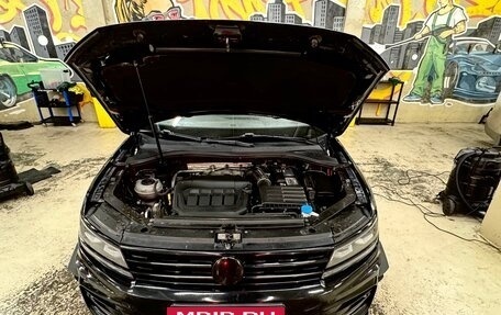 Volkswagen Tiguan II, 2019 год, 3 040 000 рублей, 13 фотография