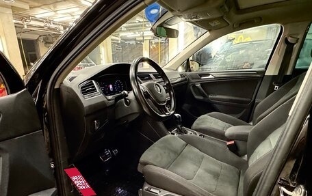 Volkswagen Tiguan II, 2019 год, 3 040 000 рублей, 23 фотография