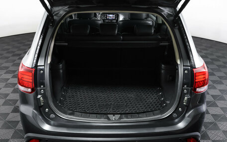 Mitsubishi Outlander III рестайлинг 3, 2019 год, 1 884 000 рублей, 10 фотография