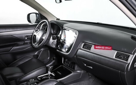 Mitsubishi Outlander III рестайлинг 3, 2019 год, 1 884 000 рублей, 11 фотография