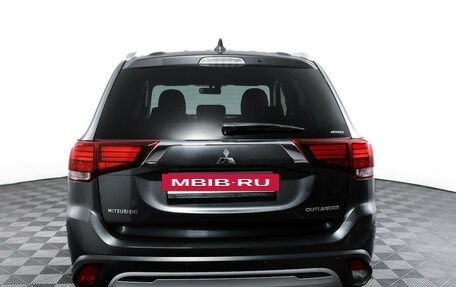 Mitsubishi Outlander III рестайлинг 3, 2019 год, 1 884 000 рублей, 6 фотография