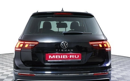 Volkswagen Tiguan II, 2020 год, 2 999 000 рублей, 6 фотография