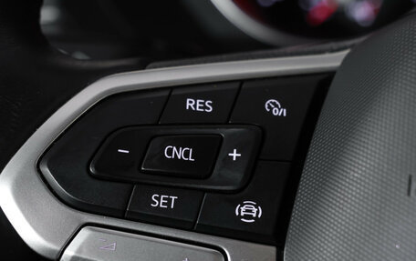 Volkswagen Tiguan II, 2020 год, 2 999 000 рублей, 21 фотография