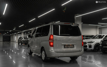 Hyundai Grand Starex Grand Starex I рестайлинг 2, 2013 год, 1 990 000 рублей, 4 фотография