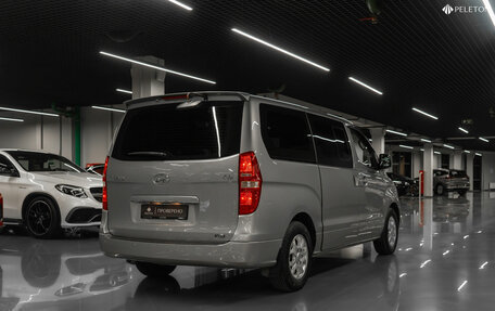 Hyundai Grand Starex Grand Starex I рестайлинг 2, 2013 год, 1 990 000 рублей, 5 фотография