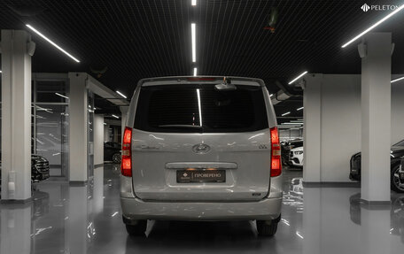 Hyundai Grand Starex Grand Starex I рестайлинг 2, 2013 год, 1 990 000 рублей, 6 фотография