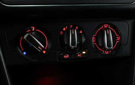 Volkswagen Polo VI (EU Market), 2011 год, 649 000 рублей, 18 фотография