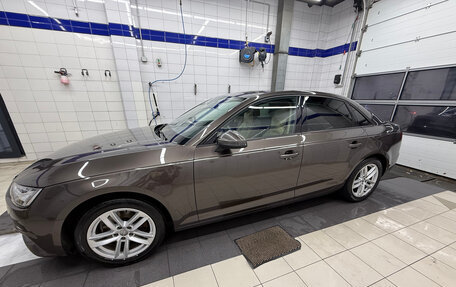 Audi A4, 2017 год, 2 500 000 рублей, 4 фотография