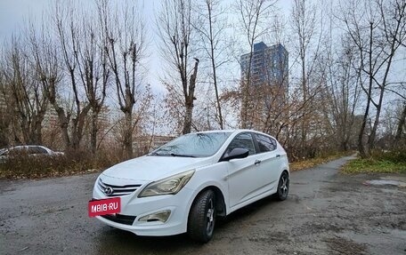 Hyundai Solaris II рестайлинг, 2015 год, 880 000 рублей, 3 фотография