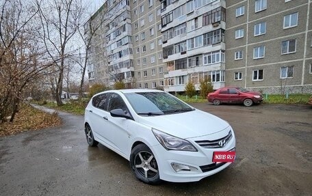 Hyundai Solaris II рестайлинг, 2015 год, 880 000 рублей, 2 фотография
