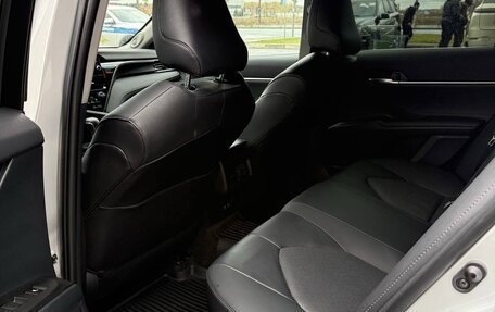 Toyota Camry, 2022 год, 4 300 000 рублей, 10 фотография