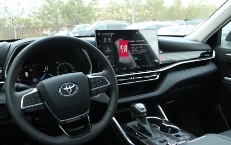 Toyota Highlander, 2025 год, 6 100 000 рублей, 4 фотография