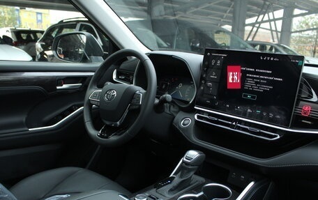 Toyota Highlander, 2025 год, 6 100 000 рублей, 17 фотография