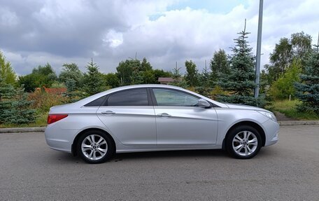 Hyundai Sonata VI, 2011 год, 870 000 рублей, 3 фотография