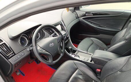 Hyundai Sonata VI, 2011 год, 870 000 рублей, 7 фотография