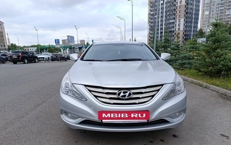 Hyundai Sonata VI, 2011 год, 870 000 рублей, 2 фотография