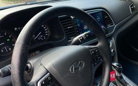 Hyundai Elantra VI рестайлинг, 2017 год, 1 250 000 рублей, 22 фотография