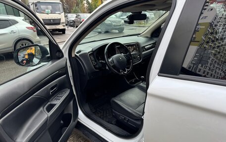 Mitsubishi Outlander III рестайлинг 3, 2016 год, 1 550 000 рублей, 6 фотография