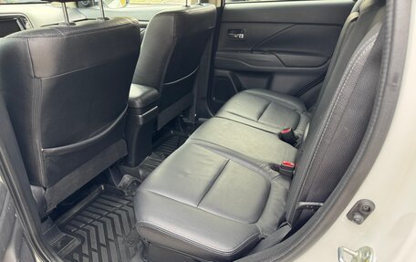 Mitsubishi Outlander III рестайлинг 3, 2016 год, 1 550 000 рублей, 9 фотография