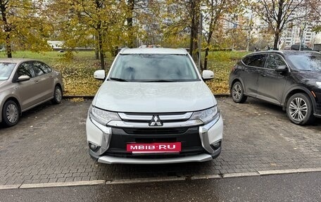 Mitsubishi Outlander III рестайлинг 3, 2016 год, 1 550 000 рублей, 11 фотография
