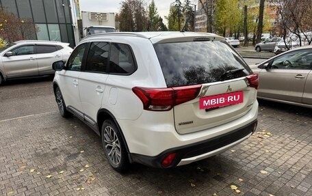 Mitsubishi Outlander III рестайлинг 3, 2016 год, 1 550 000 рублей, 3 фотография