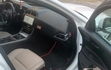 Jaguar XE I рестайлинг, 2018 год, 1 850 000 рублей, 8 фотография