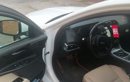 Jaguar XE I рестайлинг, 2018 год, 1 850 000 рублей, 11 фотография