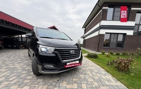 Hyundai H-1 II рестайлинг, 2019 год, 2 750 000 рублей, 2 фотография