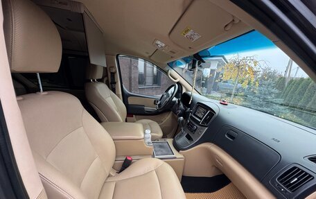 Hyundai H-1 II рестайлинг, 2019 год, 2 750 000 рублей, 14 фотография