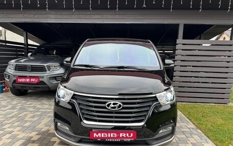 Hyundai H-1 II рестайлинг, 2019 год, 2 750 000 рублей, 20 фотография