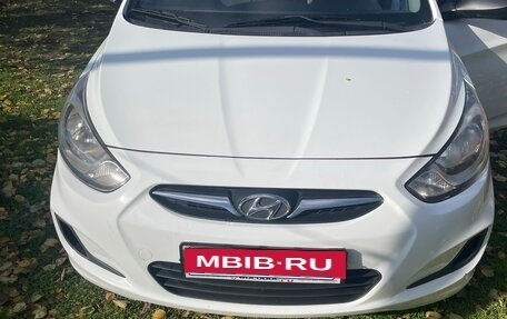 Hyundai Solaris II рестайлинг, 2014 год, 800 000 рублей, 1 фотография