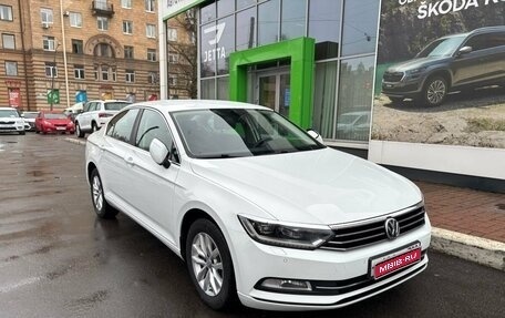 Volkswagen Passat B8 рестайлинг, 2017 год, 1 999 000 рублей, 1 фотография