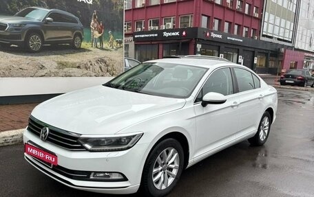 Volkswagen Passat B8 рестайлинг, 2017 год, 1 999 000 рублей, 3 фотография