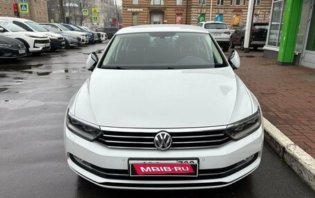 Volkswagen Passat B8 рестайлинг, 2017 год, 1 999 000 рублей, 2 фотография